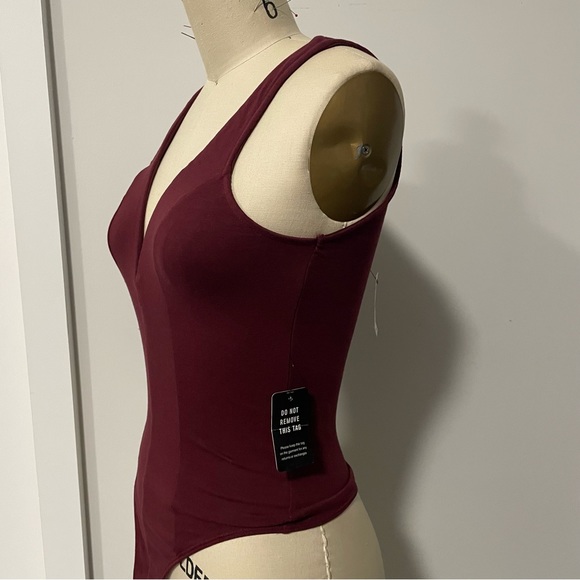 Express One Eleven V-Wire Thong Bodysuit - Picture 6 of 7